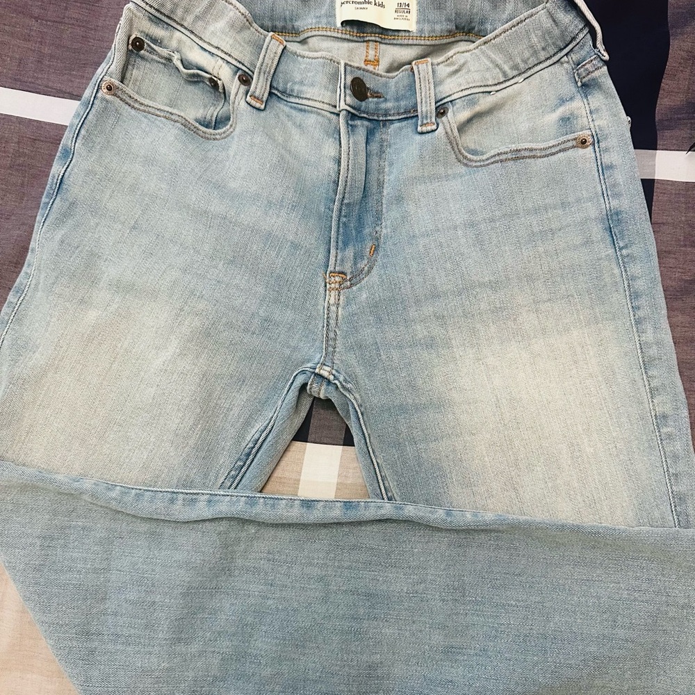 Abercrombie Kids Light Blue Jeans
Excellent condition